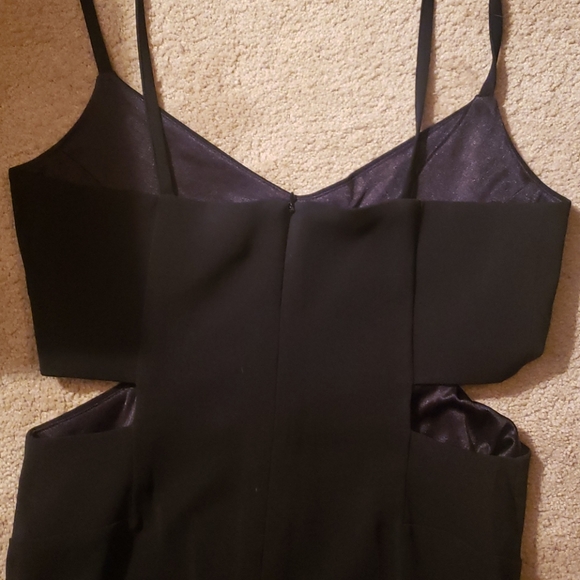 BLACK SLEEVELESS LAUNDRY CUTOUT DRESS - Picture 6 of 6
